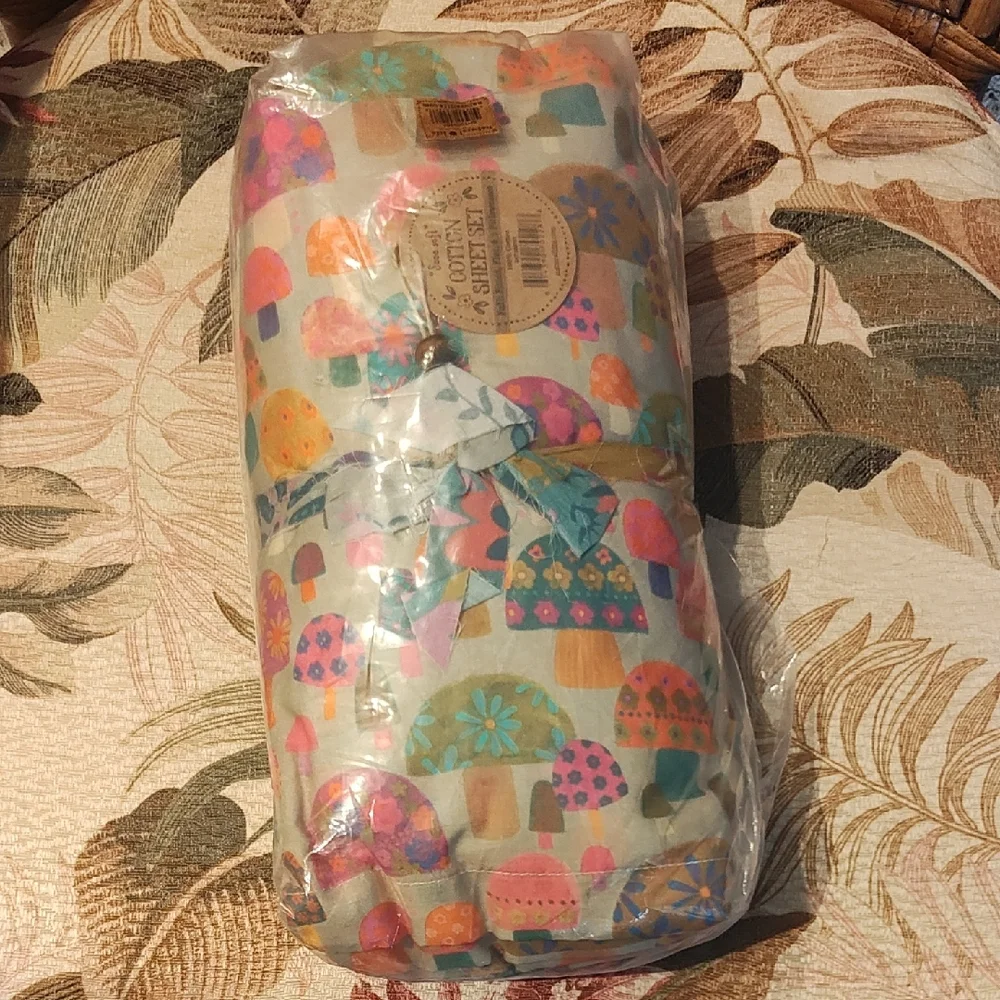 NATURAL LIFE: MUSHROOM ๐ BEDDING SHEETS - Picture 1 of 8